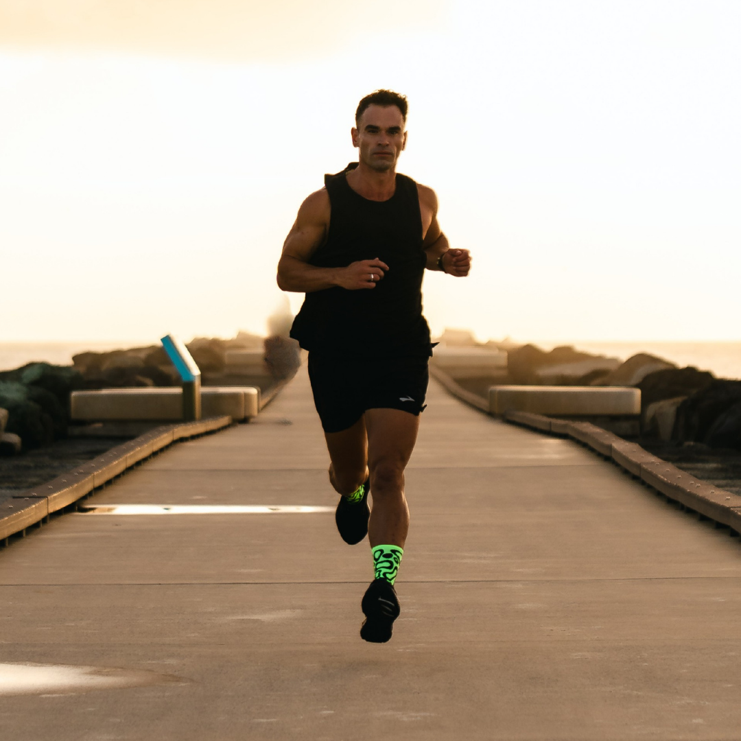 Image of person wearing Lightfeet Performance Scribbles Yellow Black Crew Socks