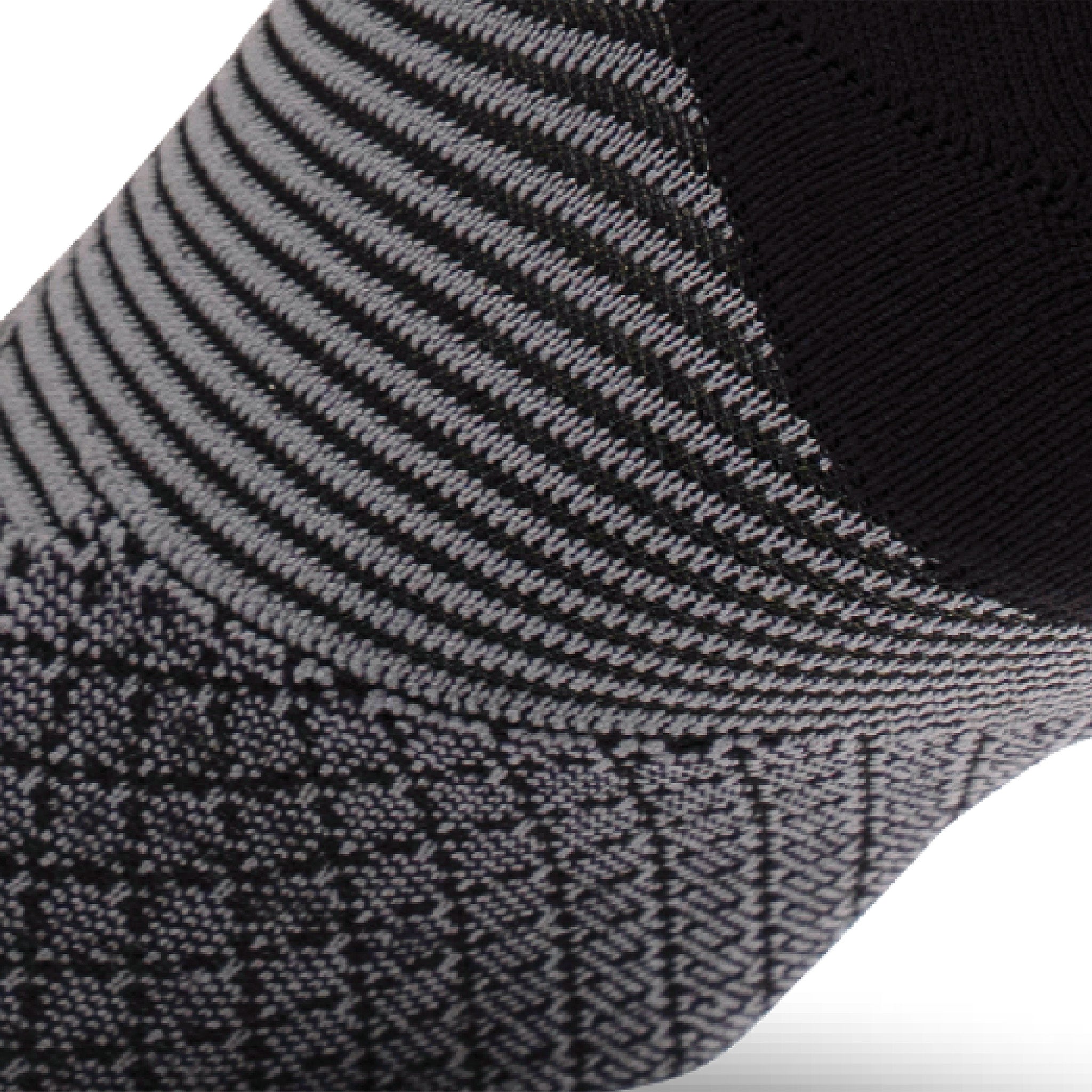Close up view of targeted compression under the arch of Lightfeet Plantar Fasciitis Black Quarter Socks 