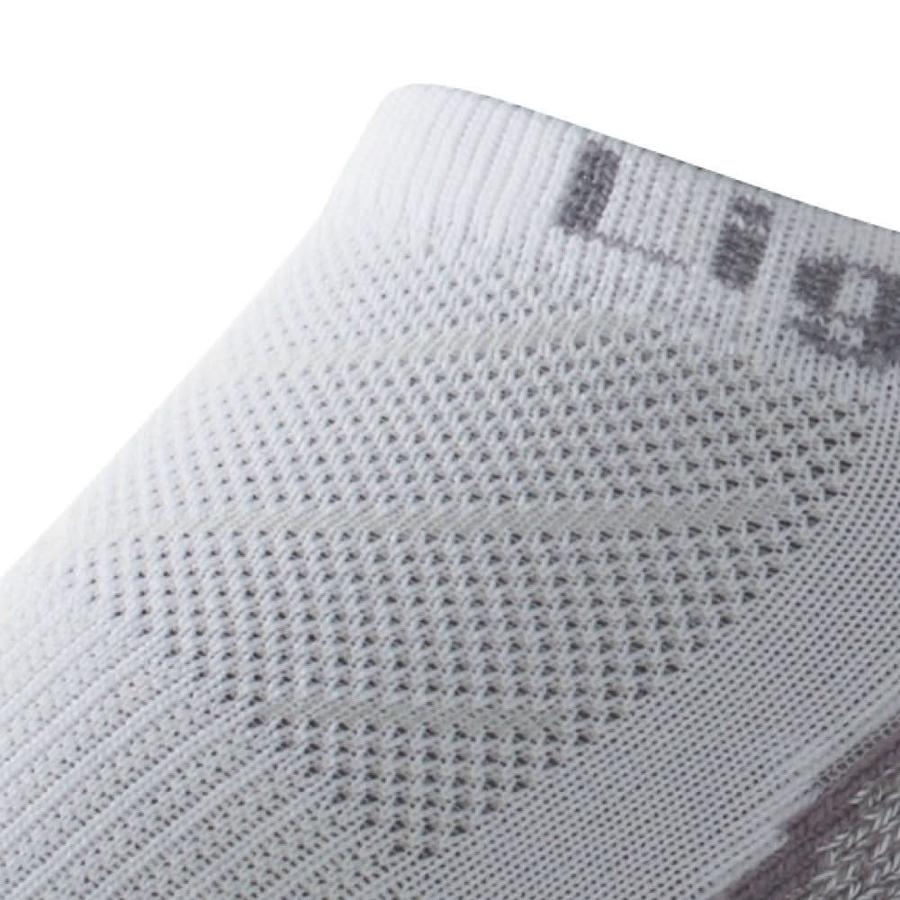 Close up view of mesh on Lightfeet Evolution White Mini Performance Running Sock 