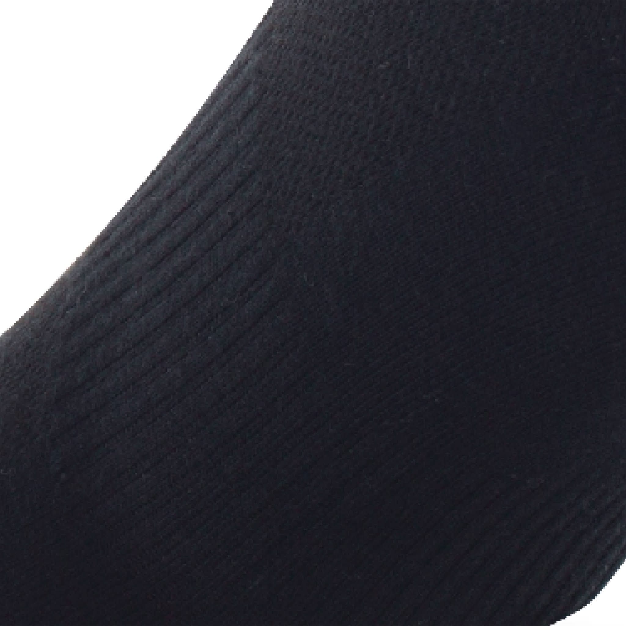 Close up view of elastic arch of Lightfeet Invisible Black No Show Sock 