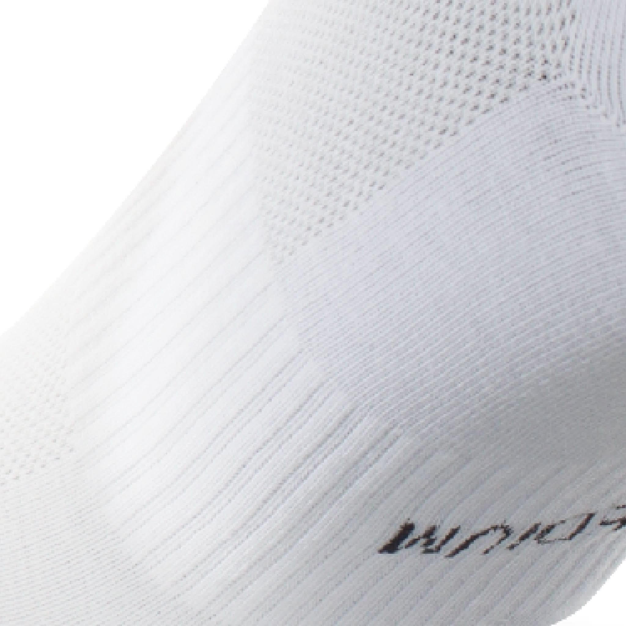 Close up view of elastic arch of Lightfeet Invisible White No Show Sock 