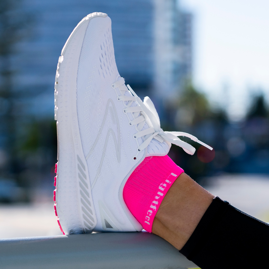 Person wearing Lightfeet Evolution Fluro Pink Mini Crew Socks 